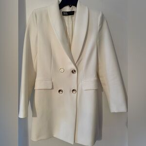 Zara Women's White Double-Breasted Blazer
Size-M
New- Without tags